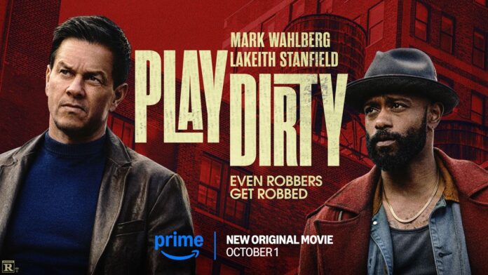 mark-wahlberg-en-play-dirty-thriller-de-atracos-de-prime-video el póster promocional de la película de acción y thriller de prime video play dirty presenta a los protagonistas mark wahlberg a la izquierda y lakeith stanfield a la derecha con el slogan even robbers get robbed.